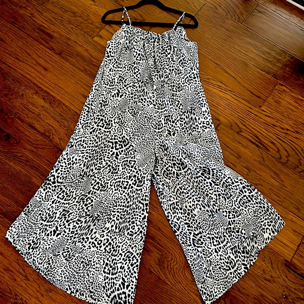 Anthropologie Wide leg Breezy leopard print jumpsuit XS. Worn once